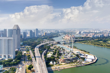 顶视图的天际线业务建设和金融区，在阳光灿烂的日子在新加坡市