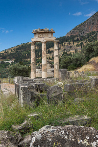 惊人的废墟和雅典娜 Pronaia 圣古希腊考古地点的 Delphi 观点