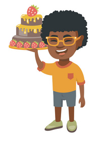 小小的非洲男孩抱着一个巧克力蛋糕