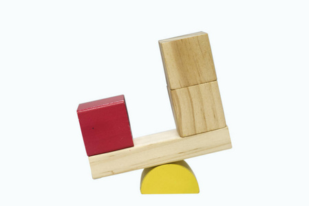 平衡块显示木制玩具块的平衡的概念照片