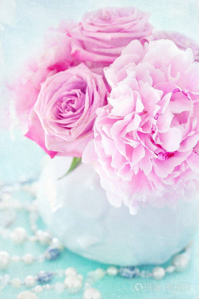 粉色牡丹与玫瑰