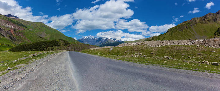 条路上山，在山范围内的道路