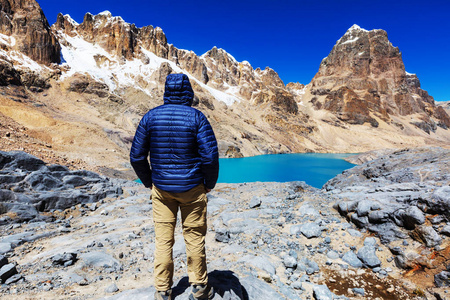 徒步旅行在科迪勒拉山系的场景