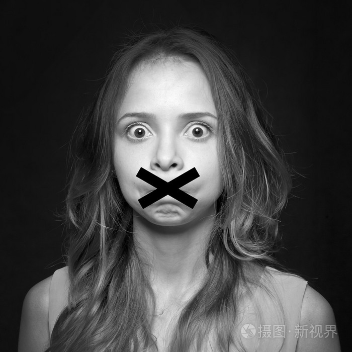 年轻女子不能说话