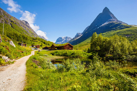 美丽的 Innerdalen 山谷徒步旅行的目的地，挪威