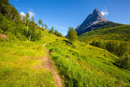 美丽的 Innerdalen 山谷徒步旅行的目的地，挪威