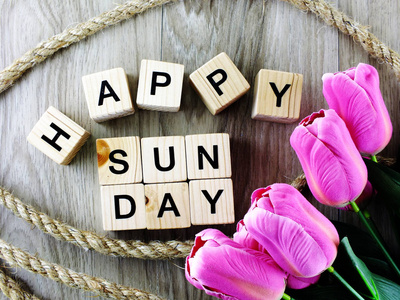 愉快的星期日木桌与老式过滤器照片