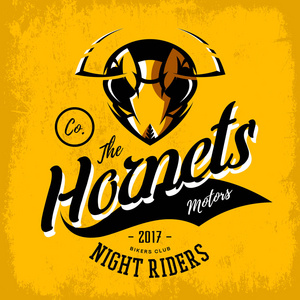 橙色背景上孤立的老式愤怒大黄蜂骑自行车的人岗俱乐部矢量标志概念