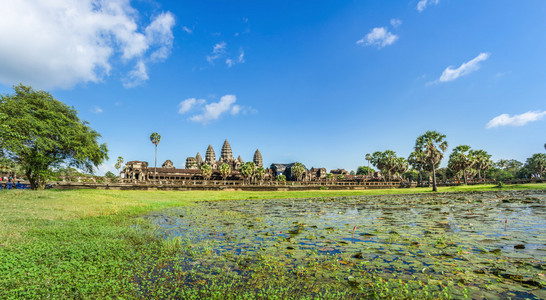 在晴朗的一天柬埔寨吴哥窟寺庙