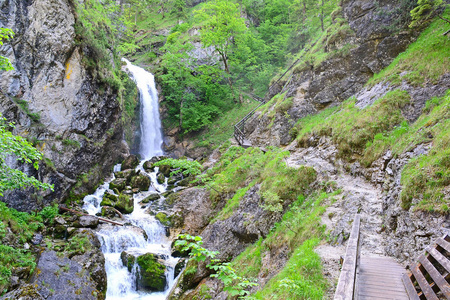 在 Wasserlochklamm，奥地利瀑布