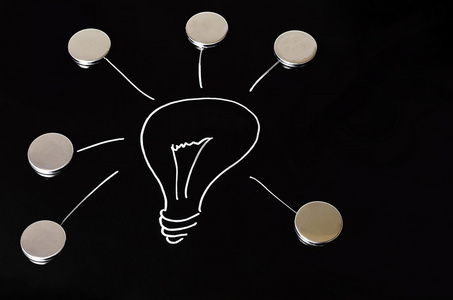 led 灯泡与灯罩家居灯饰,黑色背景当代能源高效等距生态住宅横断面与