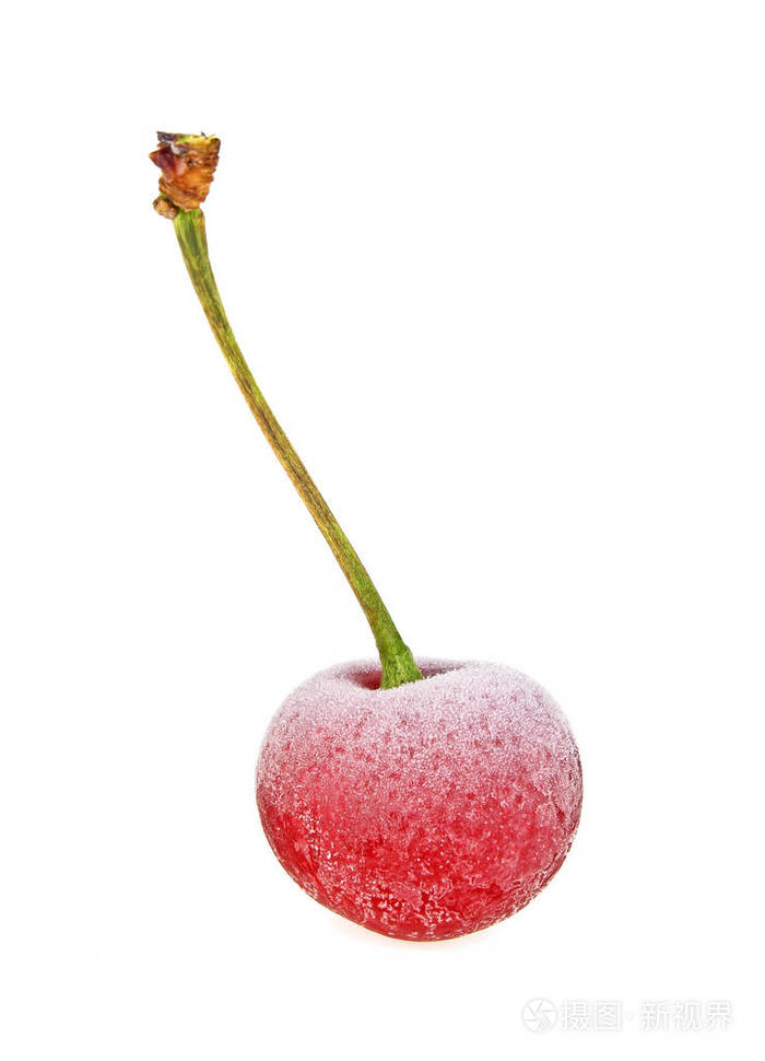 在白色背景上的冰冻的樱桃
