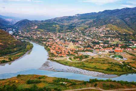 顶视图的姆茨赫塔，格鲁吉亚，旧城位于河汇合处 Mtkvari 和 Aragvi