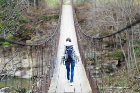 人过桥雪橇过桥夜路过桥中国过桥米线过桥烟火过桥在印度马克哈山谷