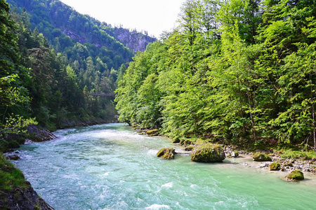 在 Wasserlochklamm，奥地利河