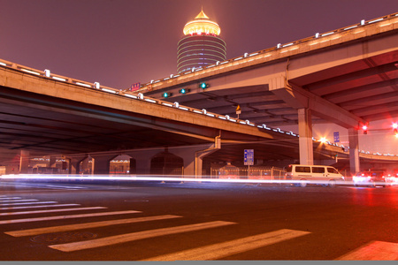 繁荣的城市的夜景图片