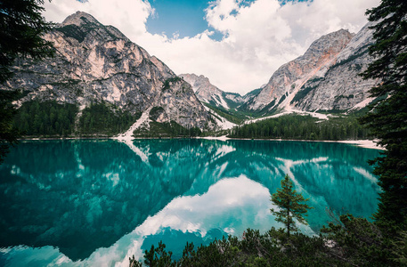 Braies 湖，白云岩，阿尔卑斯山