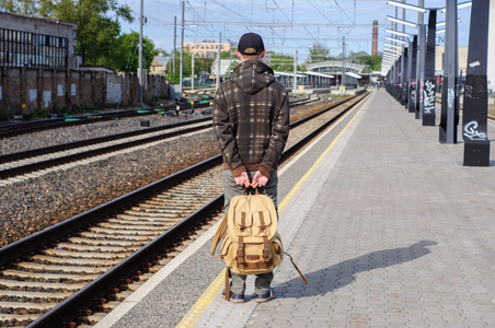 夜晚火车站图片大全