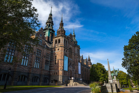 斯德哥尔摩，瑞典2016 年 9 月 15 日 幕墙的北欧博物馆建筑在夏天阳光灿烂的日子