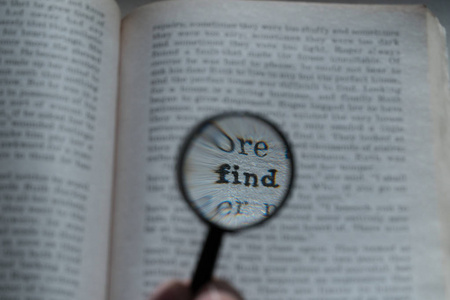 通过放大镜查看图片-通过放大镜查看素材-通过放大镜查看插画-摄图新