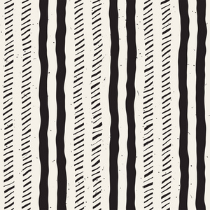 手工绘制的无缝模式。抽象的几何平铺背景在黑色和白色。向量时尚涂鸦线格