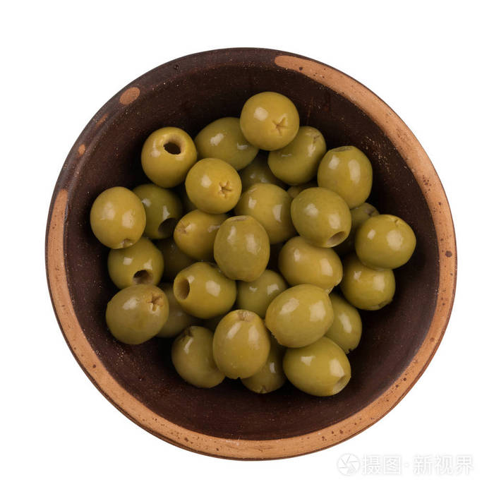 在白色背景上孤立的棕色板橄榄