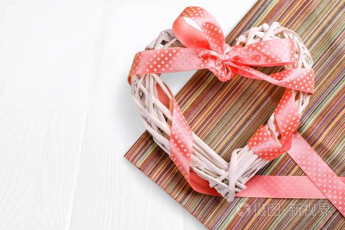 可爱的粉红丝带装饰心