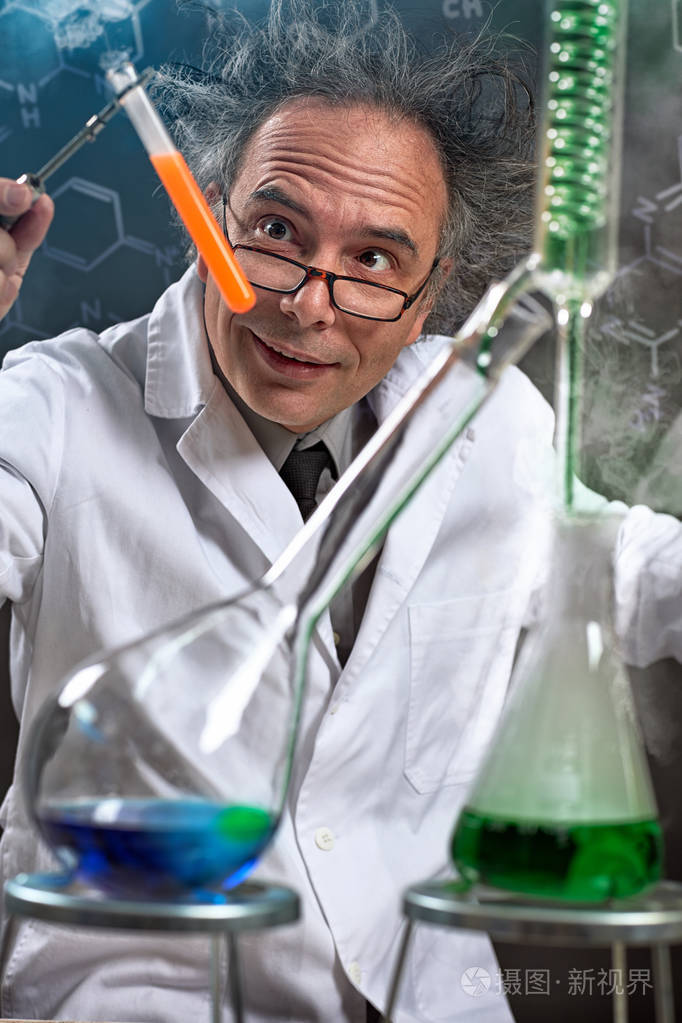 在实验室的化学家