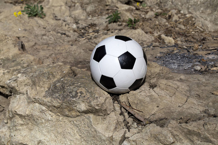 足球和黑石头
