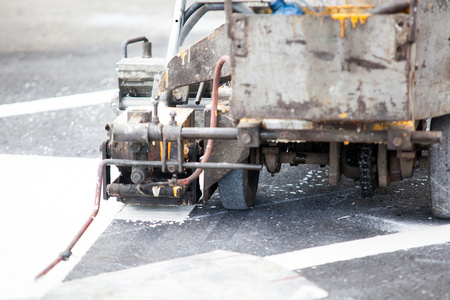 在道路建设工程喷打标机图片