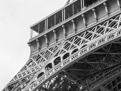 Pparis，法国，对 2015 年 9 月 1 日。埃菲尔铁塔设计片段。埃菲尔铁塔是世界最访问和可识别的奇观之一