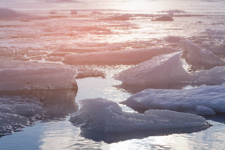 冰裂在 Jokulsarlon 冬季泻湖, 冰岛冬季自然景观