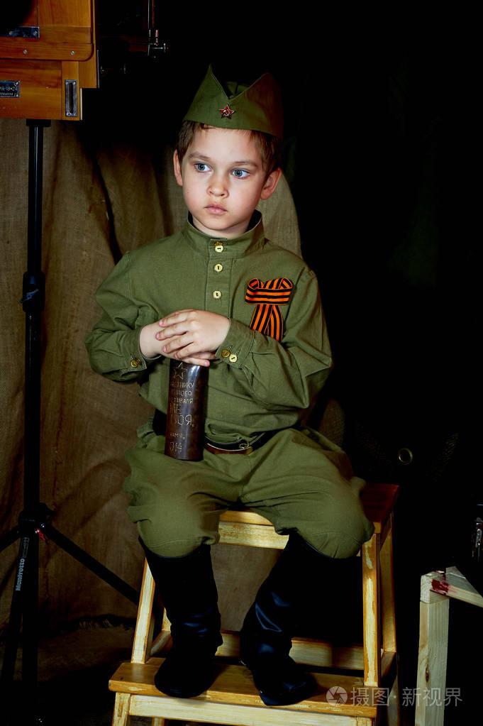 岁的俄罗斯的军事形式美丽的蓝眼睛的小男孩