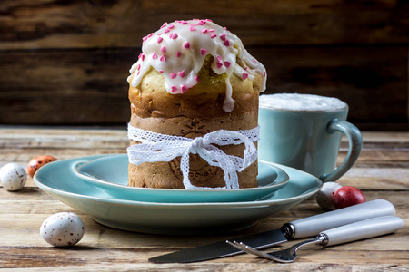 复活节作文与正统的甜面包, kulich 和蛋