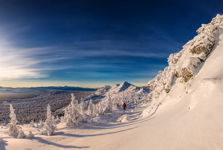 在高山滑雪冬季景观