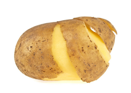 土豆削皮孤立在白色的背景