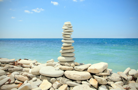 禅宗石头在沙滩上的堆栈
