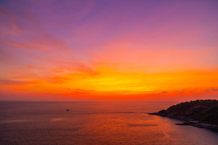 美丽的黄昏日落天空与海和海