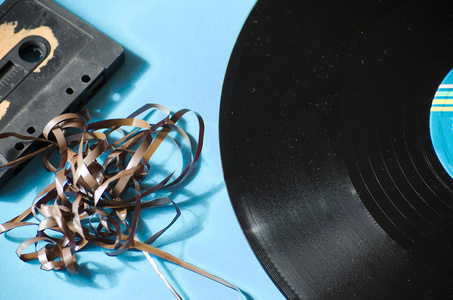 黑胶唱片和盒式磁带