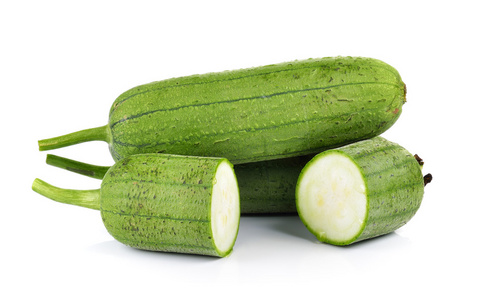 白色背景上的丝瓜照片