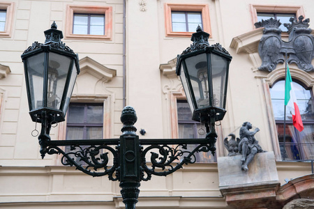 在布拉格市中心的灯笼