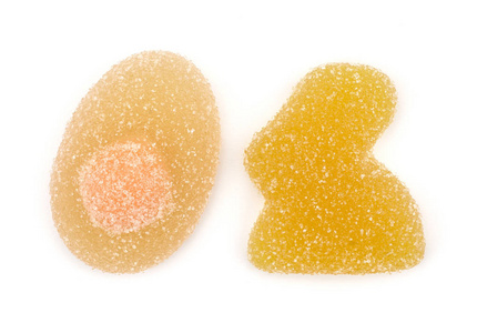 果冻复活节顶部视图隔离白色背景两个果酱糖果黄色兔子和柠檬蛋形状