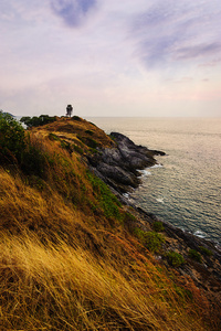 与美丽的光从太阳的海景