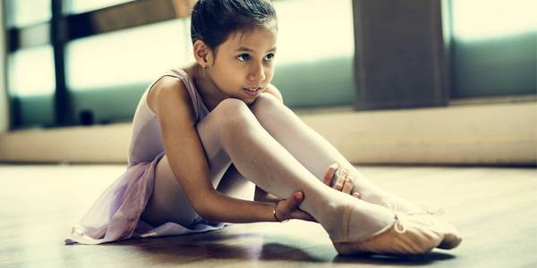 芭蕾舞学校的小芭蕾舞女孩