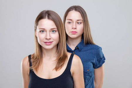 相同发型的姐妹图片