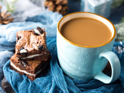 加牛奶到咖啡里图片