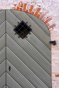 详细的红砖墙陈旧的门