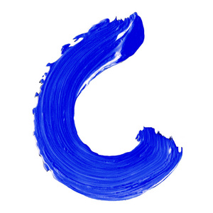 字母 C 在白色背景上绘制蓝色油漆
