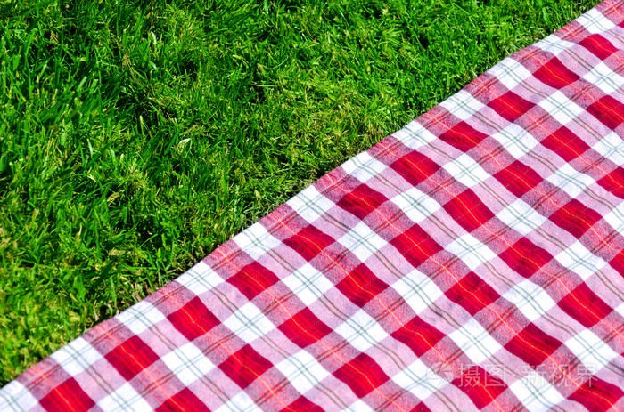 在草地上野餐桌布
