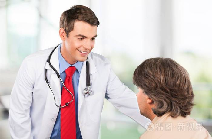 男性患者咨询医生